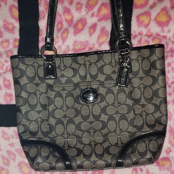 Handbags - Authentic Coach Tote